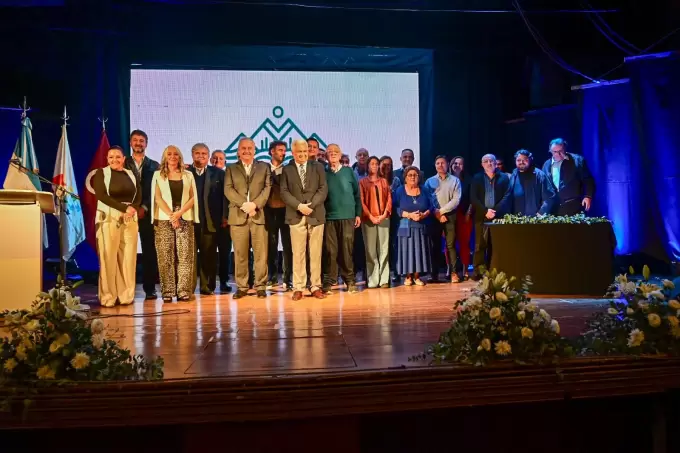 Universidad Cooperativa y Mutual Argentina -presentacion- cemdo