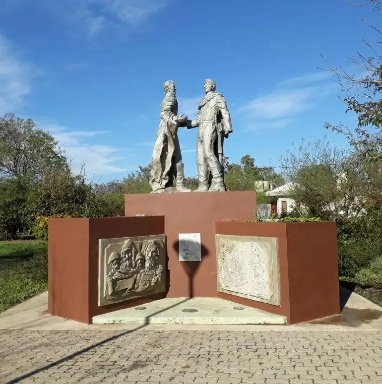 Monumento �Abrazo de Yatasto� Ca�ada de Luque