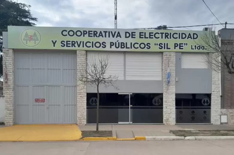 Frente Cooperativa de Electricidad de Servicios Publicos Sil-Pe Limitada. Silpe
