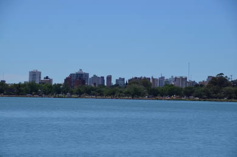 Vista de la ciudad desde la Laguna Don Tom�s